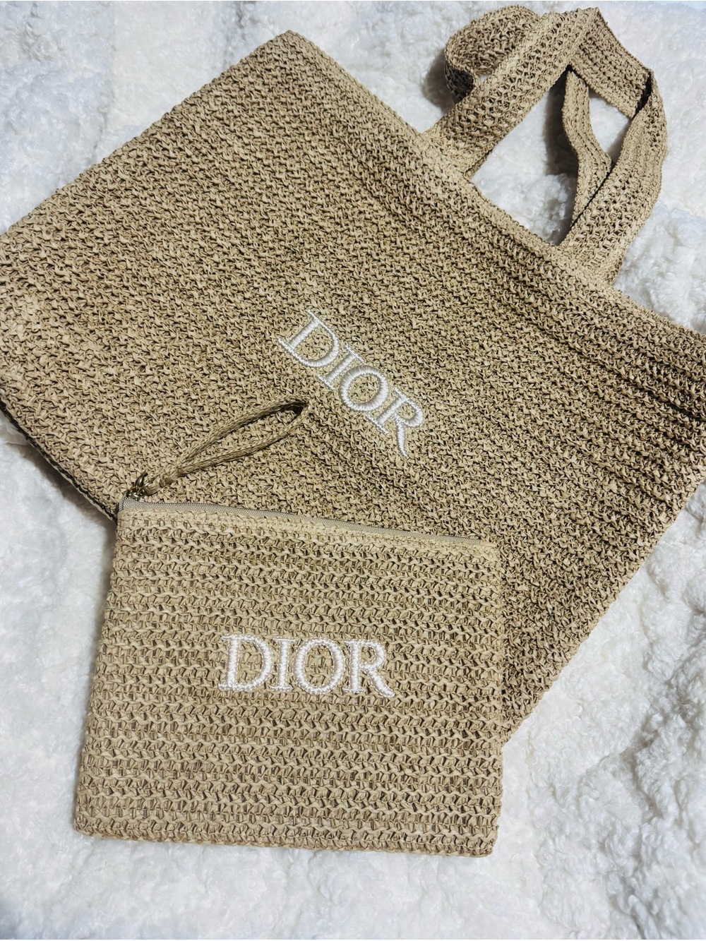 Dior Beute Natural Raffia Tote with Matching Pouch - Picture 2 of 10